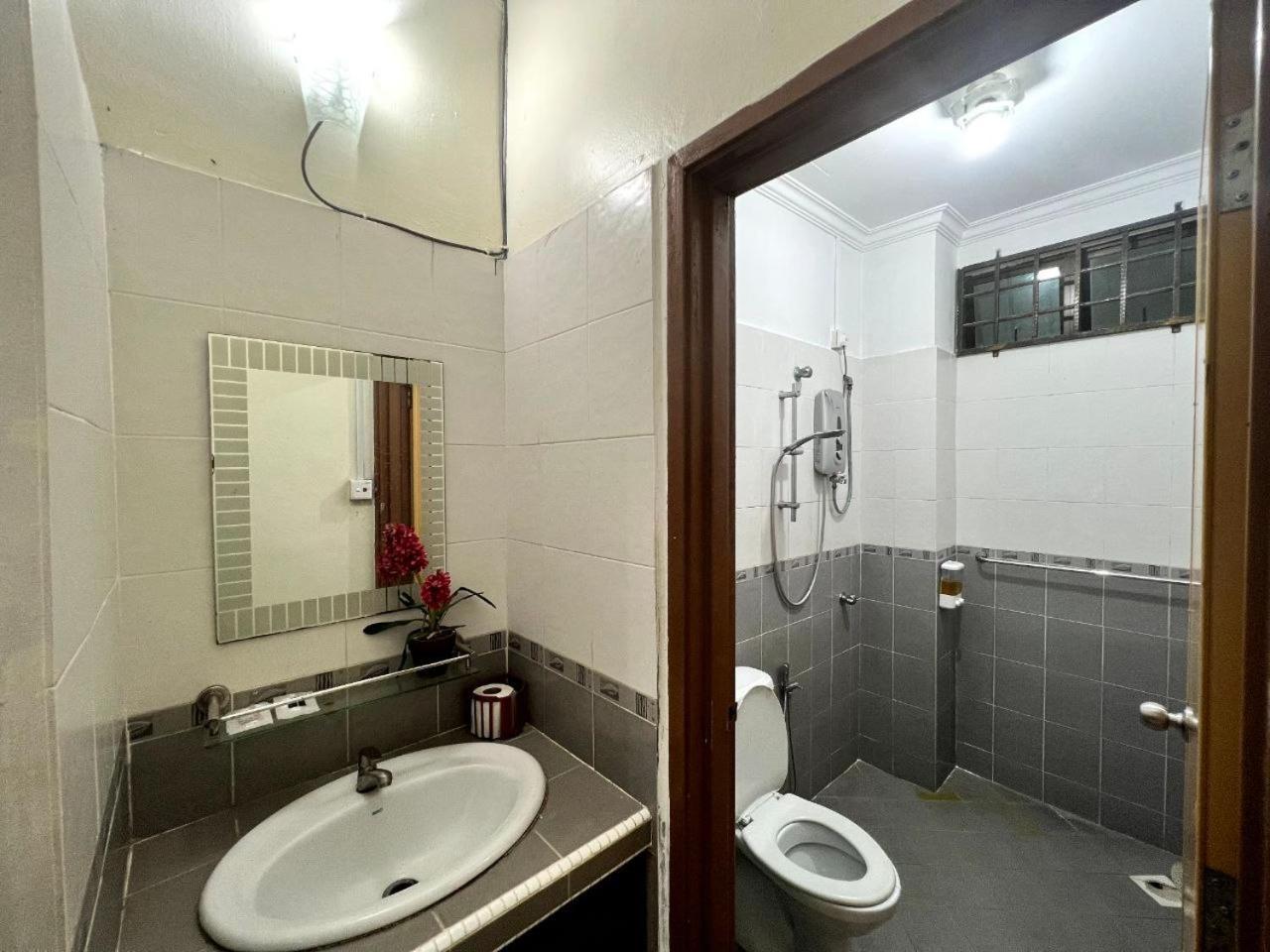 Yb Guest House 4 Bilik 5 Katil Chukai المظهر الخارجي الصورة